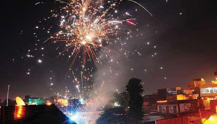 Fire Crackers: গ্রিন বাজিতে পেটে টান বাজি নির্মাতাদের