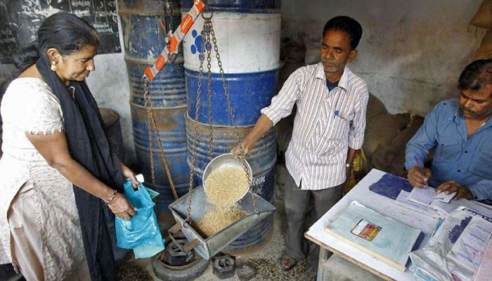 Fair Price Shops: রেশন দোকানেই মিলবে LPG সিলিন্ডার, আর্থিক পরিষেবা! পরিকল্পনা পেশ কেন্দ্রের