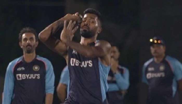 WT20: বোলিং করলেও Hardik Pandya-কে নিয়ে দ্বিধাবিভক্ত ভারতীয় ক্রিকেট, কিন্তু কেন? 