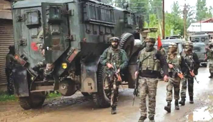 Kashmir: তল্লাশি চালানোর সময় বিকট শব্দে ফাটল মাইন, নিয়ন্ত্রণরেখায় শহিদ ২ জওয়ান 