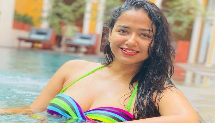 Sohini Sarkar: রবিবাসরীয় সকালে কার সঙ্গে জলকেলিতে মত্ত সোহিনী?