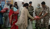 মাও এলাকায় বাস্তার পুলিসের বিশেষ উদ্যোগ, শহিদ পরিবারের সঙ্গে দীপাবলি উদযাপন 