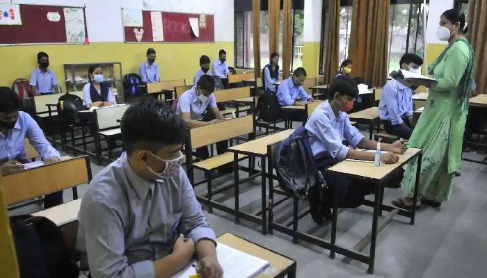 School Reopening: ২০ মাস পর খুলছে স্কুল, ক্লাসে বসেই পঠনপাঠন শুরু 