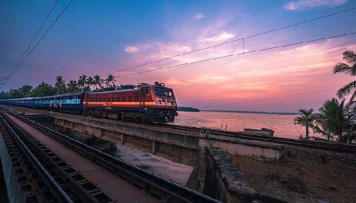 Indian Railways: যাত্রীদের জন্য সুখবর! একধাক্কায় কমতে পারে ১৭০০ ট্রেনের ভাড়া