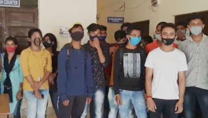 Kharagpur:  কুড়ি মাস পরেও বেহাল দশা কলেজের! প্রথমদিনেই অধ্যক্ষকে তালাবন্দি করে বিক্ষোভ 