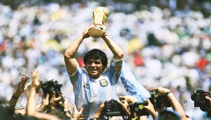 Diego Maradona: নায়ক, ফুটবলের ব্যাড বয়, সব বিতর্ক পেরিয়ে &#039;ফুটবল রাজপুত্র&#039; শুধুই এক কিংবদন্তি