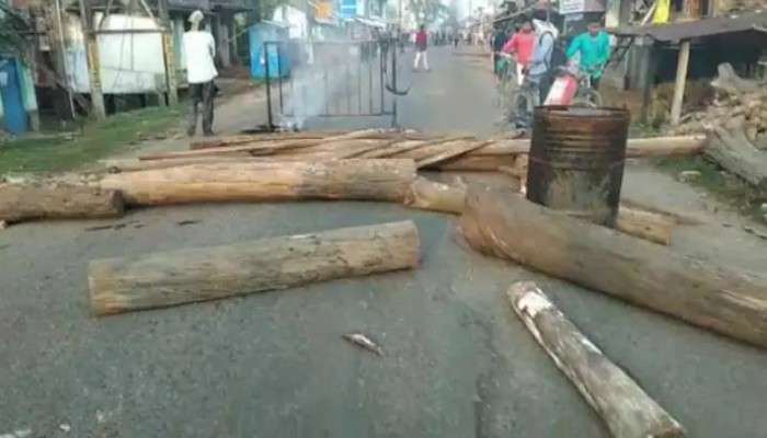 Nandigram: বিজেপির ১২ ঘণ্টার বনধ নন্দীগ্রামে, গাছের গুঁড়ি ফেলে প্রতিবাদ বিজেপি কর্মীদের 