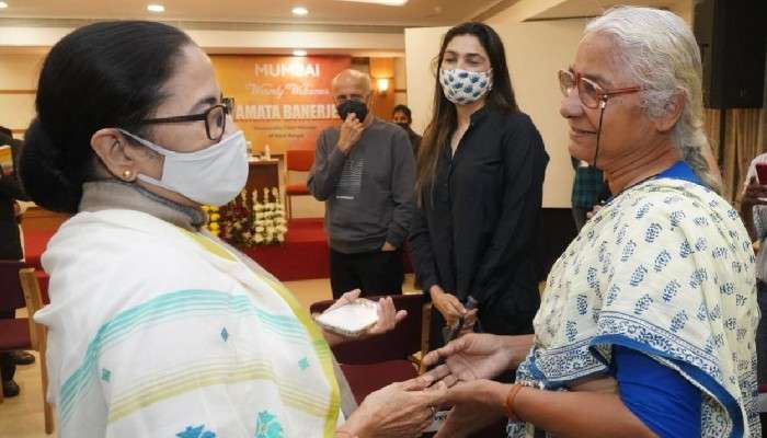   'নির্বাচনী এজেন্ডায় মদ বিক্রি বন্ধের চেষ্টা করবেন?' মমতাকে প্রশ্ন মেধা পাটকরের
