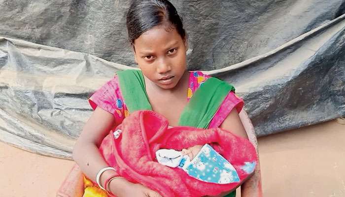 Balurghat: কন্যা সন্তান জন্ম দেওয়ায় স্ত্রীকে নিতে অস্বীকার নয়, এক দিন পরেই বেরিয়ে এল আসল সত্য Balurghat: কন্যা সন্তান জন্ম দেওয়ায় স্ত্রীকে নিতে অস্বীকার নয়, এক দিন পরেই বেরিয়ে এল আসল সত্য