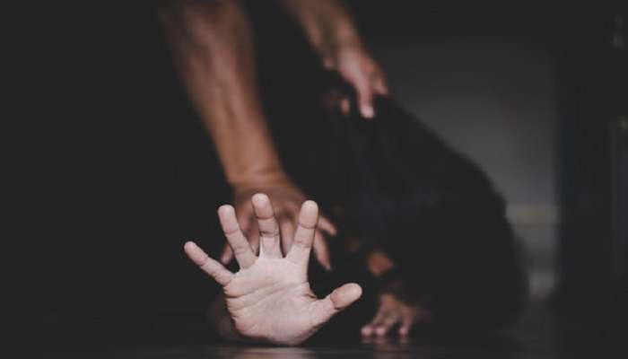 Rape: তুফানগঞ্জে কলেজ লাইব্রেরিতে দ্বিতীয় বর্ষের ছাত্রীকে 'ধর্ষণ' বহিরাগত যুবকের Rape: তুফানগঞ্জে কলেজ লাইব্রেরিতে দ্বিতীয় বর্ষের ছাত্রীকে 'ধর্ষণ' বহিরাগত যুবকের