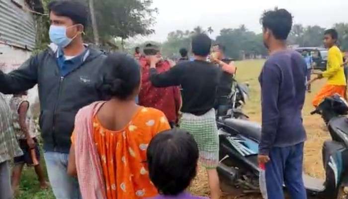 Balurghat: রাত নামলেই বাড়িতে বসত মধুচক্রের আসর! আটক মহিলা-সহ ৬ Balurghat: রাত নামলেই বাড়িতে বসত মধুচক্রের আসর! আটক মহিলা-সহ ৬