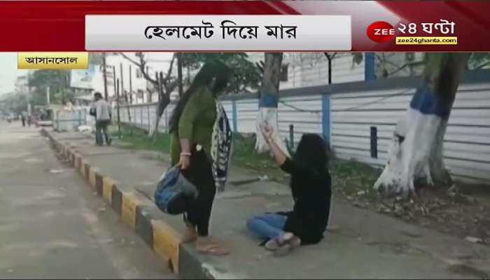 Hit with a helmet, two women 'fight' in the street in public! - Why such a thing?