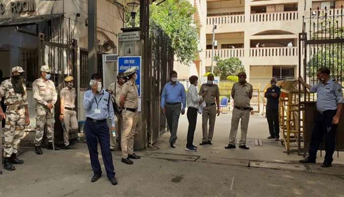 Rohini Court Blast: দিল্লির রোহিণী কোর্টে বিস্ফোরণ, মাঝপথে বন্ধ শুনানি, আহত ১