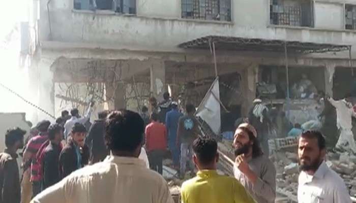 Karachi Blast: ভয়াবহ বিস্ফোরণে কেঁপে উঠল করাচির শেরশাহ এলাকা, এখনও মৃত ১০