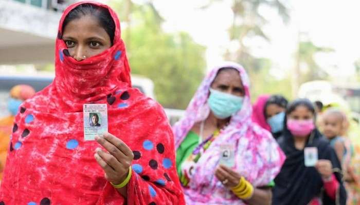 Yogi Adityanath: পড়ুয়াদের বিনামূল্যে স্মার্টফোন-ট্যাবলেট, নির্বাচনী রাজ্যে বড় ঘোষণা মুখ্যমন্ত্রীর