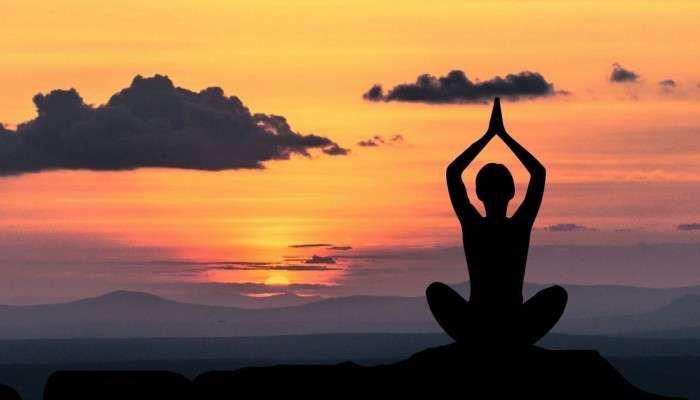 Surya Namaskar: ব্যায়াম করেন কিন্তু সূর্যপ্রণাম করেন না? জানেন, রোজ কী সাঙ্ঘাতিক ক্ষতি করছেন! 