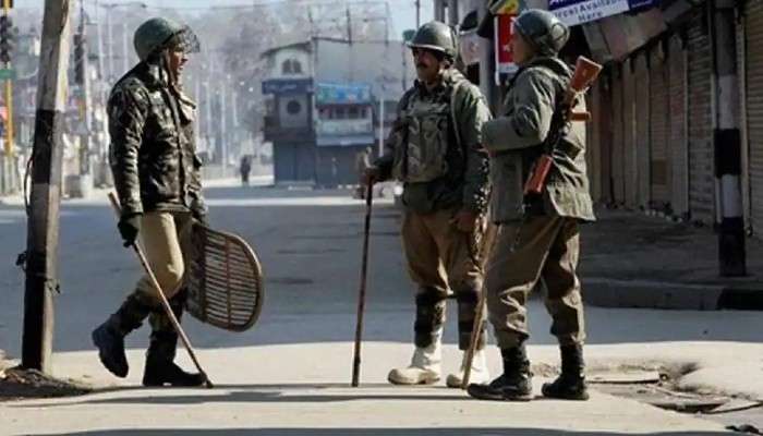 Jammu & Kashmir: আবার গৃহবন্দি ৩ প্রাক্তন মুখ্যমন্ত্রী, বাড়ির গেটে তালা দিল পুলিস