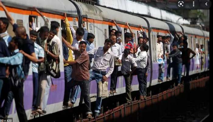 Local Train: অত্যধিক ভিড়! ট্রেন থেকে ছিটকে পড়লেন প্রৌঢ়, হাসপাতালে মৃত্যু