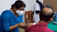  মুর্শিদাবাদে প্রথমদিনে টিকাকরণ চিকিৎসক-স্বাস্থ্যকর্মীদের 