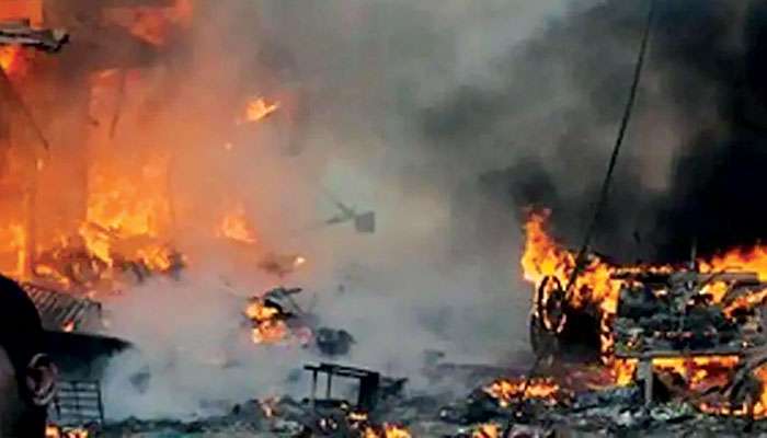 Abu Dhabi Attack: বিস্ফোরণে কেঁপে উঠল আবু ধাবি বিমানবন্দর সন্নিহিত এলাকা, নিহত ২ ভারতীয়-সহ ৩ Abu Dhabi Attack: বিস্ফোরণে কেঁপে উঠল আবু ধাবি বিমানবন্দর সন্নিহিত এলাকা, নিহত ২ ভারতীয়-সহ ৩