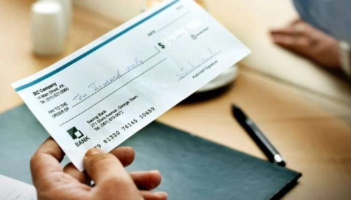 Cheque Payment System: সাবধান! এই নিয়ম না মানলে ১ ফেব্রুয়ারি থেকেই সমস্যার মুখোমুখি হবেন ব্য়াঙ্কে গিয়ে Cheque Payment System: সাবধান! এই নিয়ম না মানলে ১ ফেব্রুয়ারি থেকেই সমস্যার মুখোমুখি হবেন ব্য়াঙ্কে গিয়ে