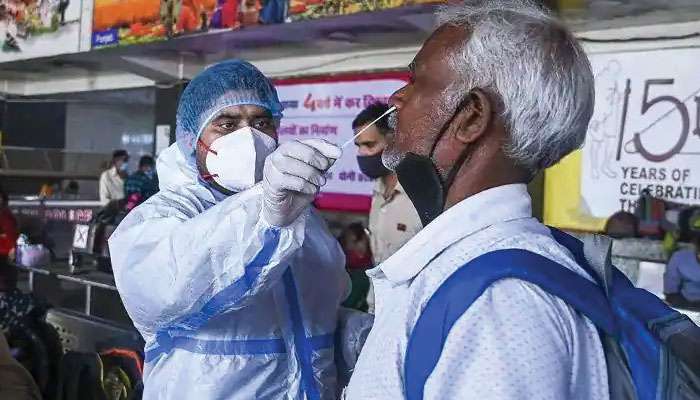 Covid Testing: দ্রুত টেস্টের সংখ্যা বাড়ান, রাজ্যগুলিকে পরামর্শ কেন্দ্রের Covid Testing: দ্রুত টেস্টের সংখ্যা বাড়ান, রাজ্যগুলিকে পরামর্শ কেন্দ্রের