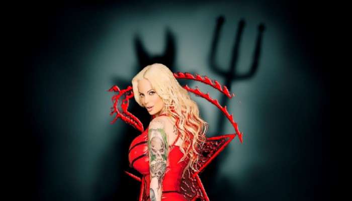 Adult Star Sabrina Sabrok:'রোজ শয়তানের সঙ্গে কথা বলি, প্রেতাত্মা দেখেছি', বিস্ফোরক পর্ন তারকার; ঘটল ভয়ঙ্কর ঘটনা
