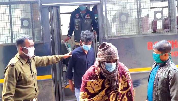 Bangladeshi Detained: সীমান্ত পেরিয়ে স্বরূপনগরের গ্রামে লুকিয়ে ছিল ৮ বাংলাদেশি, তল্লাশি চালিয়ে আটক করল বিএসএফ