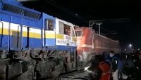 কারশেডে নিয়ে যাওয়ার পথে বিপত্তি, শিলিগুড়িতে ফের বেলাইন ইঞ্জিন