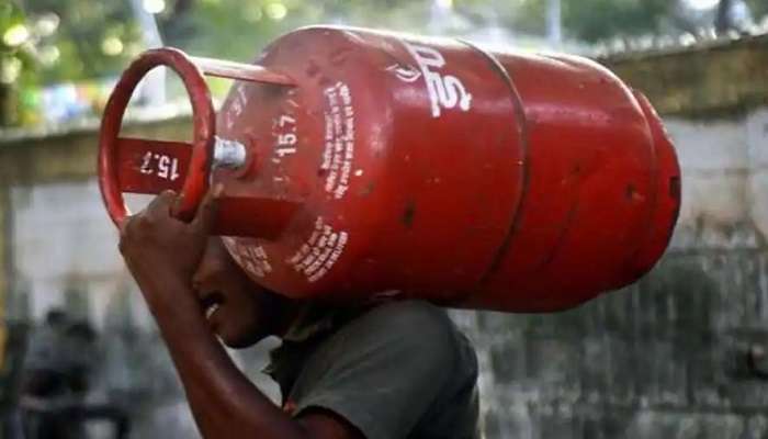 Gas Connection: টাকা নিয়ে গায়েব! গ্যাসের সংযোগ দেওয়ার নামে বিজেপি নেত্রী ও স্বামীর বিরুদ্ধে প্রতারণার অভিযোগ