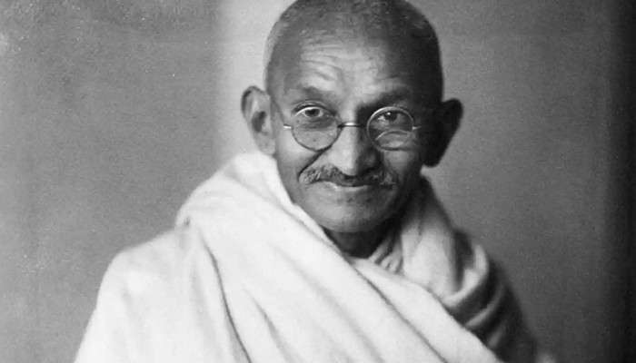 Mahatma Gandhi: দেশ এগোচ্ছে; বাপু, তুমি তফাত যাও!