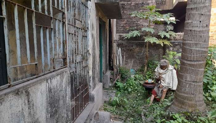 Howrah: ১০ দিন ধরে মেয়ের পচাগলা দেহ আগলে মা, ফের কলকাতার রবিনসন স্ট্রিট কাণ্ডের ছায়া