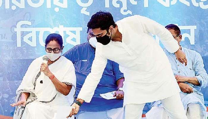 Mamata-Abhishek: &#039;মমতাকে দ্রুত মুখ্যমন্ত্রী পদ থেকে সরাতে চান অভিষেক&#039;, টুইটে কটাক্ষ বিজেপি নেতার