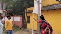  Video: প্রার্থী-ক্ষোভে খড়গপুরে দলের পোস্টার ছিঁড়লেন বিজেপি নেত্রী