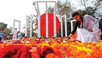 রাস্তায় মানুষের ঢল, মাতৃভাষা দিবসে ফুলে-গানে ভাষা শহিদদের শ্রদ্ধা বাংলাদেশে  