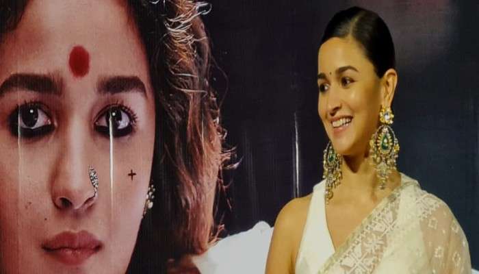 Alia Bhatt in Kolkata: পরনে সাদা জামদানি, খেলেন গুড়ের সন্দেশ, কলকাতায় &#039;গঙ্গুবাই&#039; আলিয়া, দেখুন ছবি