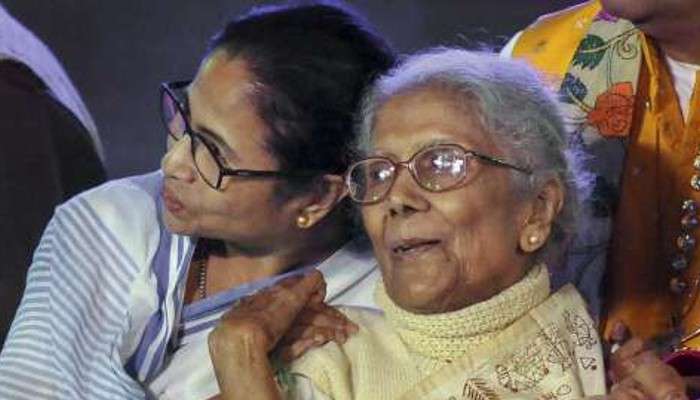 Mamata Banerjee-Sandhya Mukhopadhyay: সন্ধ্যা মুখোপাধ্যায় গান শুনতে চেয়েছিলেন মমতার কাছে? উত্তর রয়েছে গায়িকার আত্মজীবনীতে