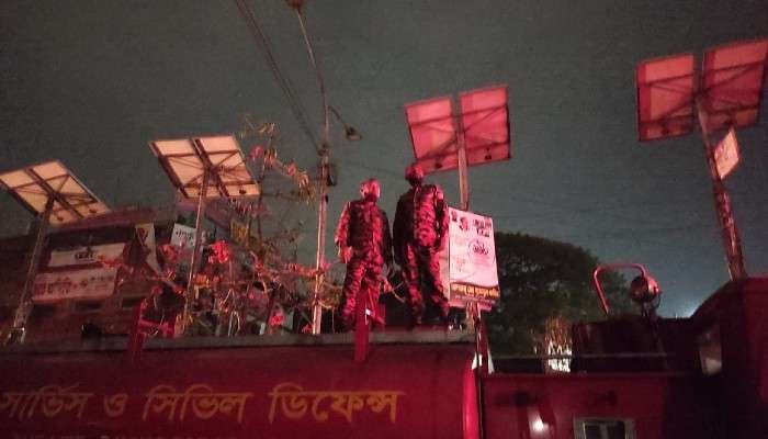 Dhaka: বিধ্বংসী আগুন ঢাকার বই বাজারে, পুড়ে ছাই বহু দোকান