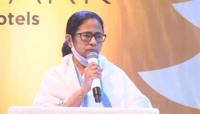 Mamata Banerjee On Student Credit Card: 'অনশন ওঠাতে গান্ধীজির হাতে ফলের রস তুলে দিয়েছিলেন রবীন্দ্রনাথ', নেতাজি ইন্ডোরে বললেন মুখ্যমন্ত্রী