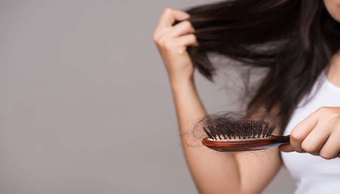 Hair Loss: চুল পড়ার সমস্যা বেড়েই চলেছে? কোন রোগের প্রাথমিক উপসর্গ জানেন?