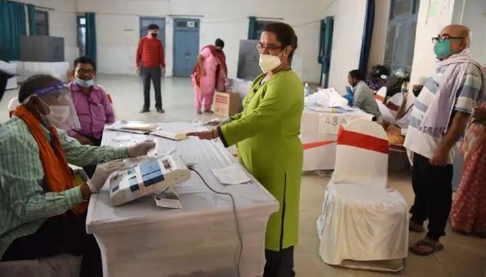 UP Election 2022: উত্তরপ্রদেশ নির্বাচনে পঞ্চম দফার লড়াই শুরু, ৬১টি আসনে ৬৯২ প্রার্থী