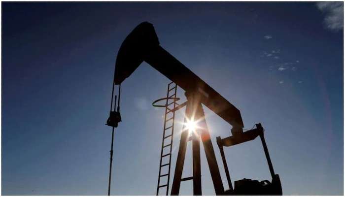 Oil Prices Surge: রাশিয়া-ইউক্রেন যুদ্ধের মাশুল, প্রতি ব্যারেলে ১০০ ডলার বাড়ল তেলের দাম!  