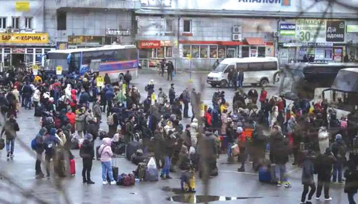 Russia-Ukraine War: বিদেশ থেকে পাস করা ডাক্তারদের ৯০ শতাংশই এদেশের পরীক্ষায় ফেল করে, কটাক্ষ কেন্দ্রীয় মন্ত্রীর