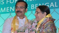 সদ্য প্রয়াত সুভাষ ভৌমিক, সুরজিৎ সেনগুপ্তের স্ত্রীদের সম্মান জানাল আইএফএ 