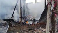 অসাবধানতার মাশুল! অগ্নিদগ্ধ হয়ে রাজমিস্ত্রির মৃত্যু, ভষ্মীভূত ৩ বাড়ি