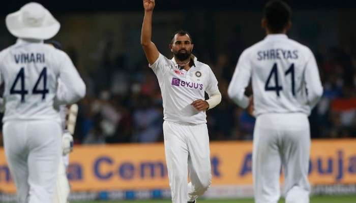 Pink Ball Test, IND vs SL:  বুমরা-শামিদের দাপটে প্যাভিলিয়ে ৬ ব্যাটার, শ্রীলঙ্কার স্কোর ৮৬ 