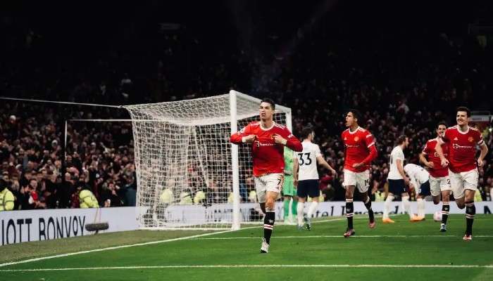 English Premier League: Ronaldo-র হ্যাট্রিক, Tottenham-কে ৩-২ উড়িয়ে চতুর্থ স্থানে Manchester United