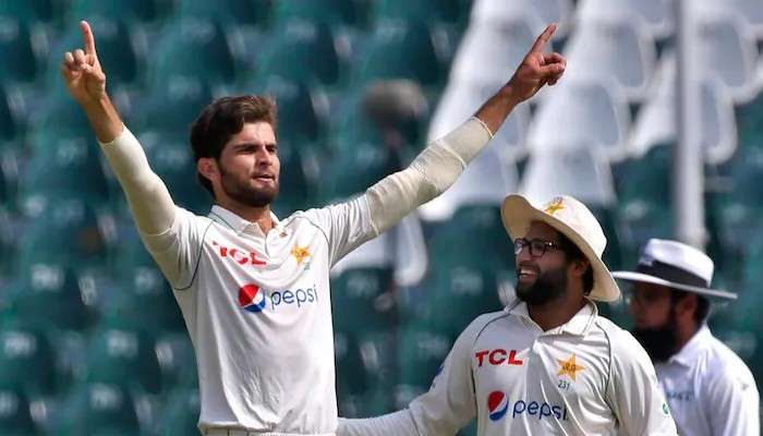 PAKvsAUS: Shaheen Afridi, Naseem-এর দুরন্ত বোলিংয়ে চাপে Australia