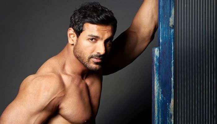 John Abraham Video: জনের পিঠে কাঁচের বোতল ভাঙলেন প্রতিযোগী, মেজাজ হারিয়ে আরেক কাণ্ড ঘটালেন অভিনেতা