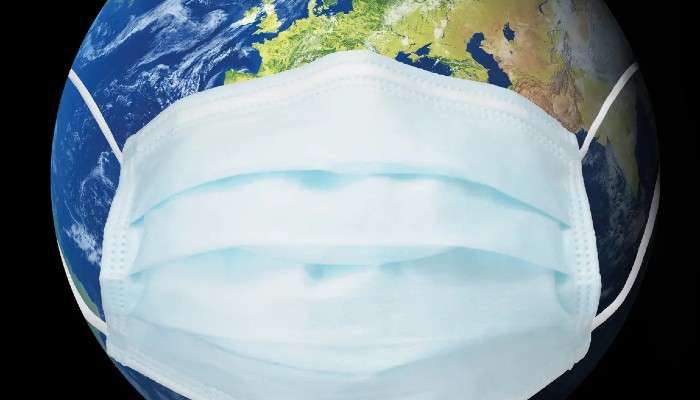 Largest Face Mask: চতুর্থ ঢেউয়ের আশঙ্কার প্রাক্কালেই এল বিশ্বের সব চেয়ে বড় মাস্ক! 
